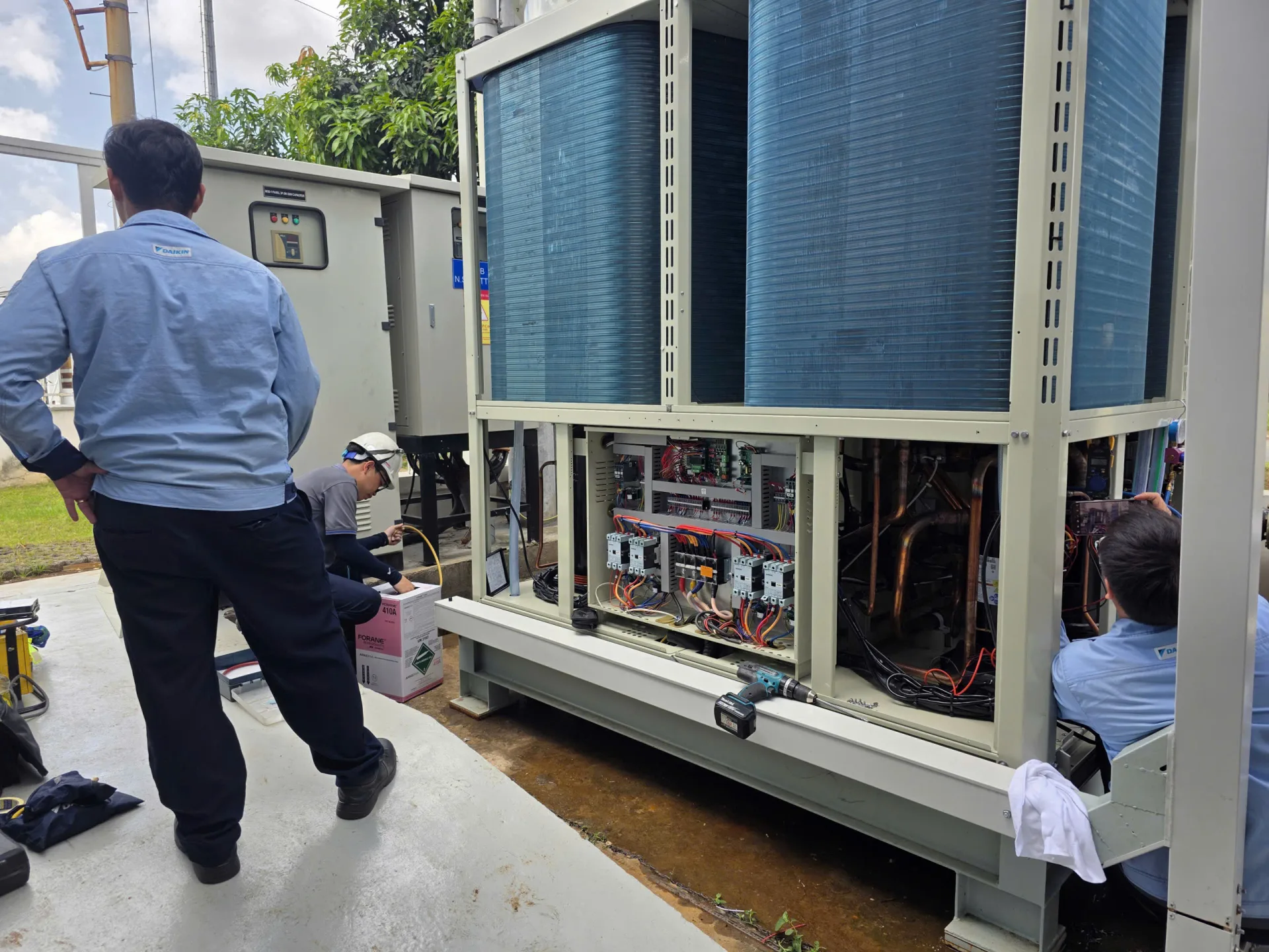 Cung cấp - lắp đặt Chiller Daikin Model UAL1000